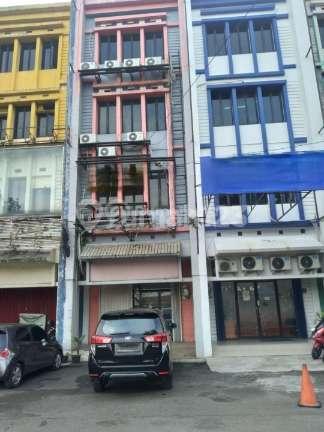 Ruko 4 Lantai Strategis Cocok untuk Kantor Dll