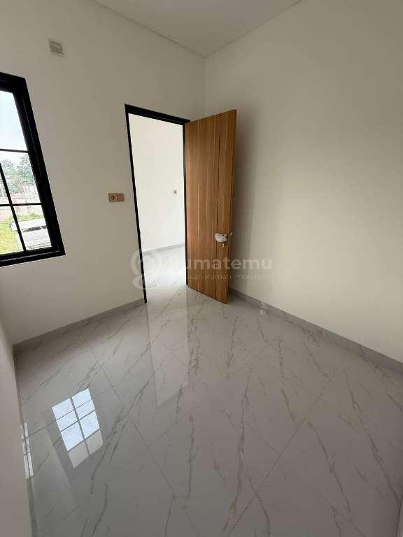 Rumah 2.5 Lantai di Kav.AL GDC Depok