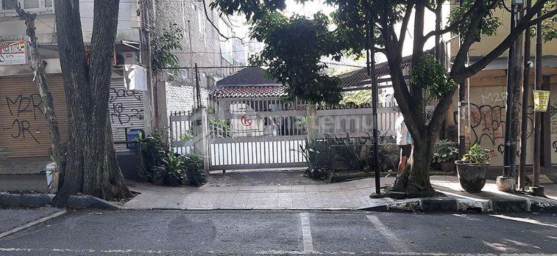 Rumah American Classic Hitung Tanah 1220 m2 SHM Untuk Komersial Resto Cafe Kost Premium Guest House Home Stay Lokasi Premium Super Strategis di Jl. Ir. H. Juanda Dago Bandung