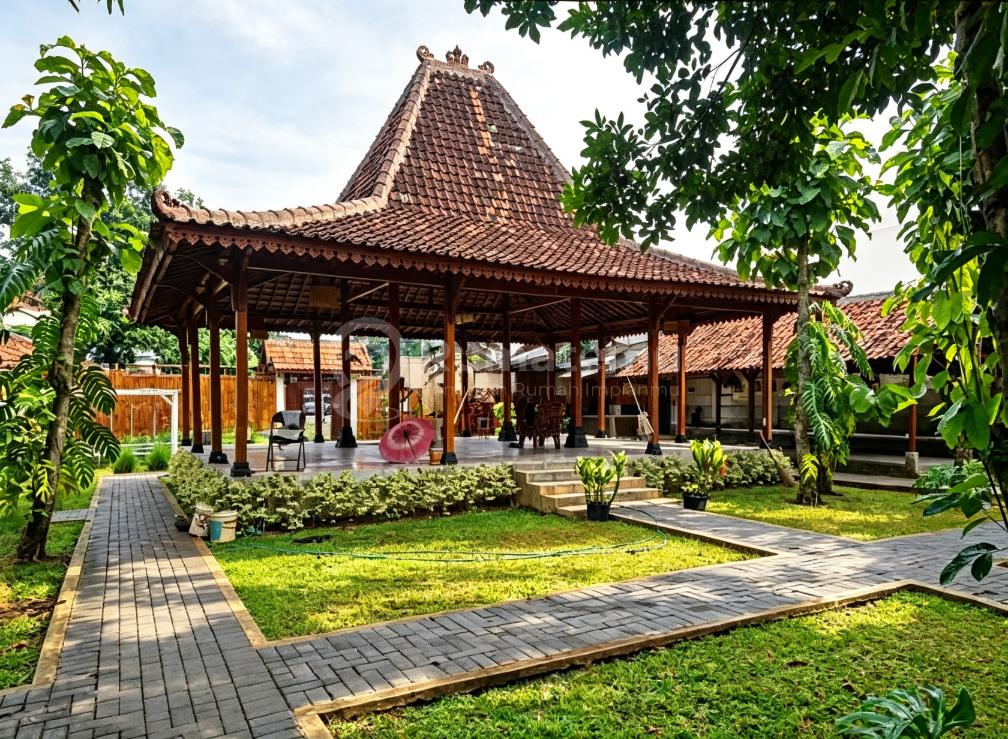 Disewakan Tanah Sudah Ada Gazebo untuk Cafe Resto Usaha Lokasi Strategis Pinggir Jalan