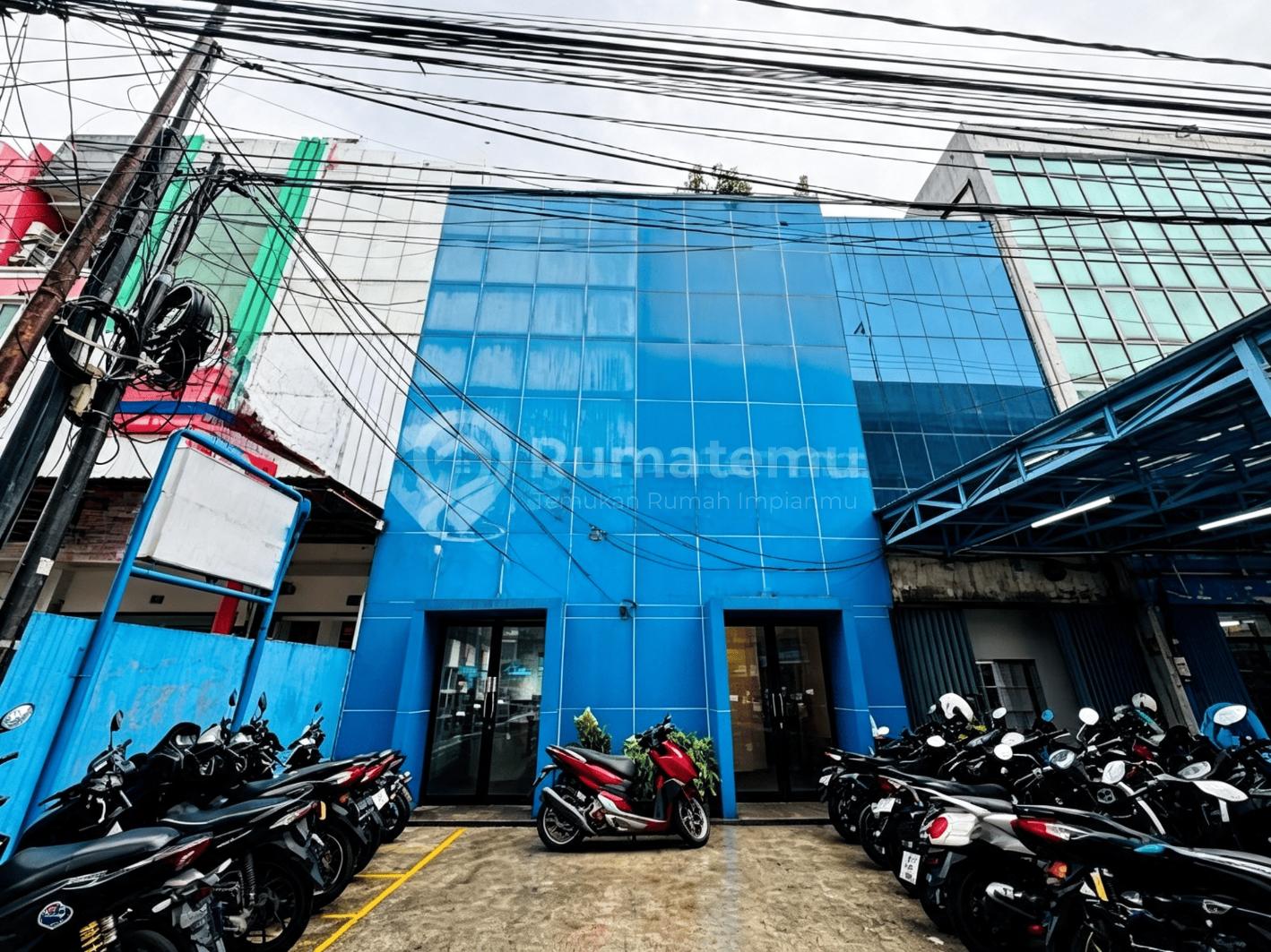 Dijual Ruko Gandeng 3 Lantai di Pinggir Jalan Kebayoran Baru