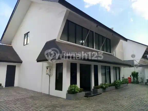 Disewakan Rumah/Kantor Premium di Pakubuwono