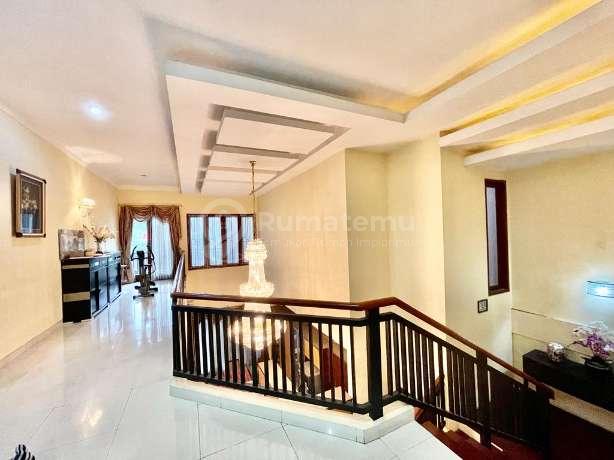 Rumah Menteng Proklamasi. 2 Lantai. 21x35. With Swimming Pool. Siap Huni