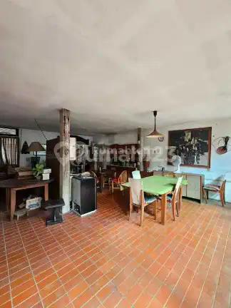 Di Jual Rumah lama harga hitung tanah saja. Lokasi nyaman, tenang dan aman di Jl MPR Cipete-Cilandak