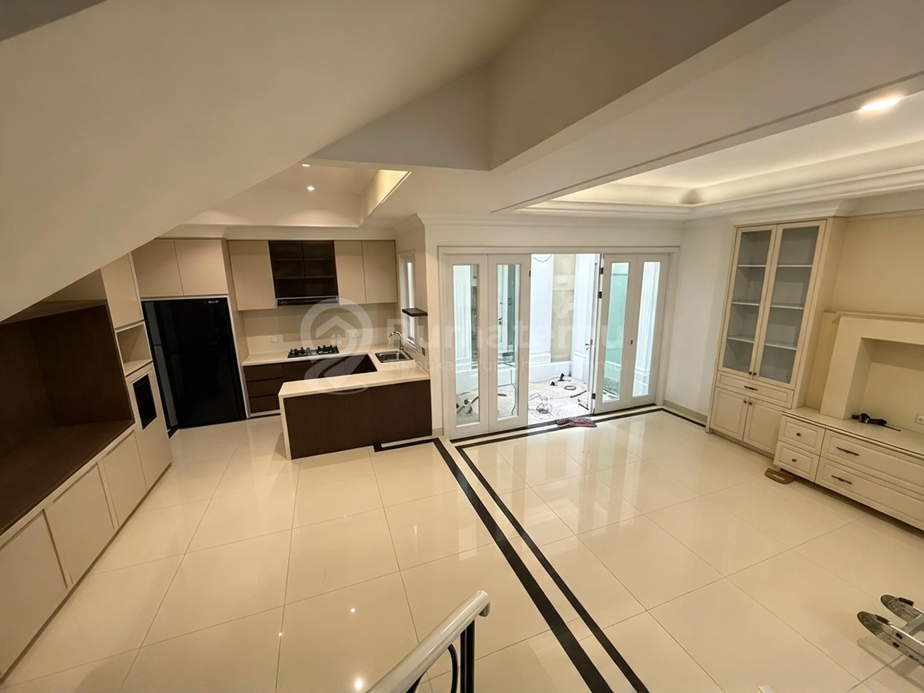 Cluster Pulau Opak(Exclusive), Permata Buana, Jakarta Barat..Dijual Rumah Classic Modern, Hadap: Selatan, Dekat Taman, Lingkungan Aman & Nyaman, Shm.-Flo926z | Rumah123