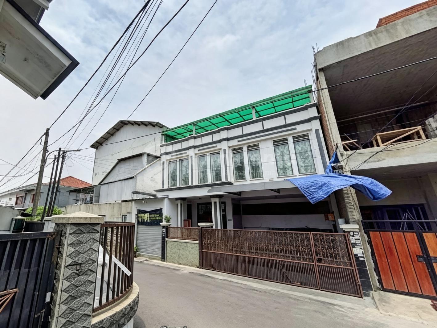 Dijual Rumah Cantik Hadap selatan di Jl. Cendrawasih, Cengkareng Barat