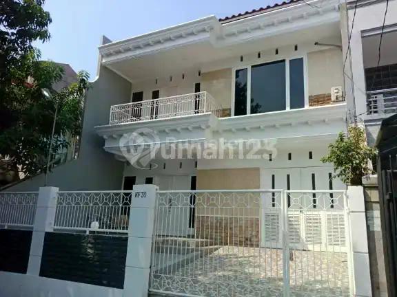 Rumah Full Renovasi Dalam Komplek di Kelapa Gading