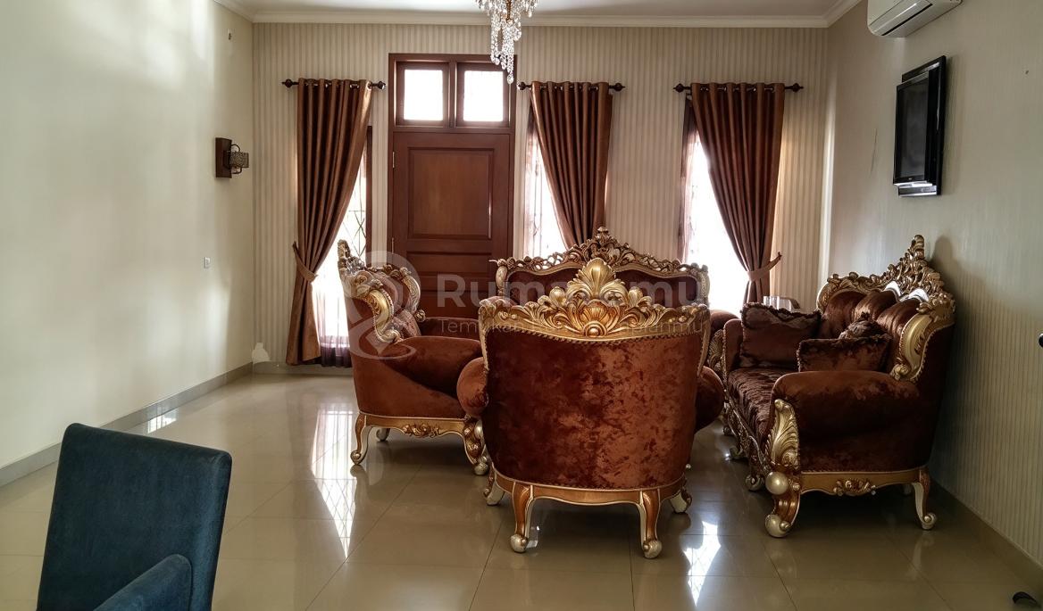 Green Mansion, Kedaung Kali Angke, Cengkareng, Jakarta Barat..Disewakan Rumah 3 Lantai Termasuk Basement, Minimal Sewa 2 Thn, Semi Furnish Yg Menempel Listrik 6000W, Air Pam, Carpot 2 Mobil, Row Jalan 2 Mobil.-Wto926