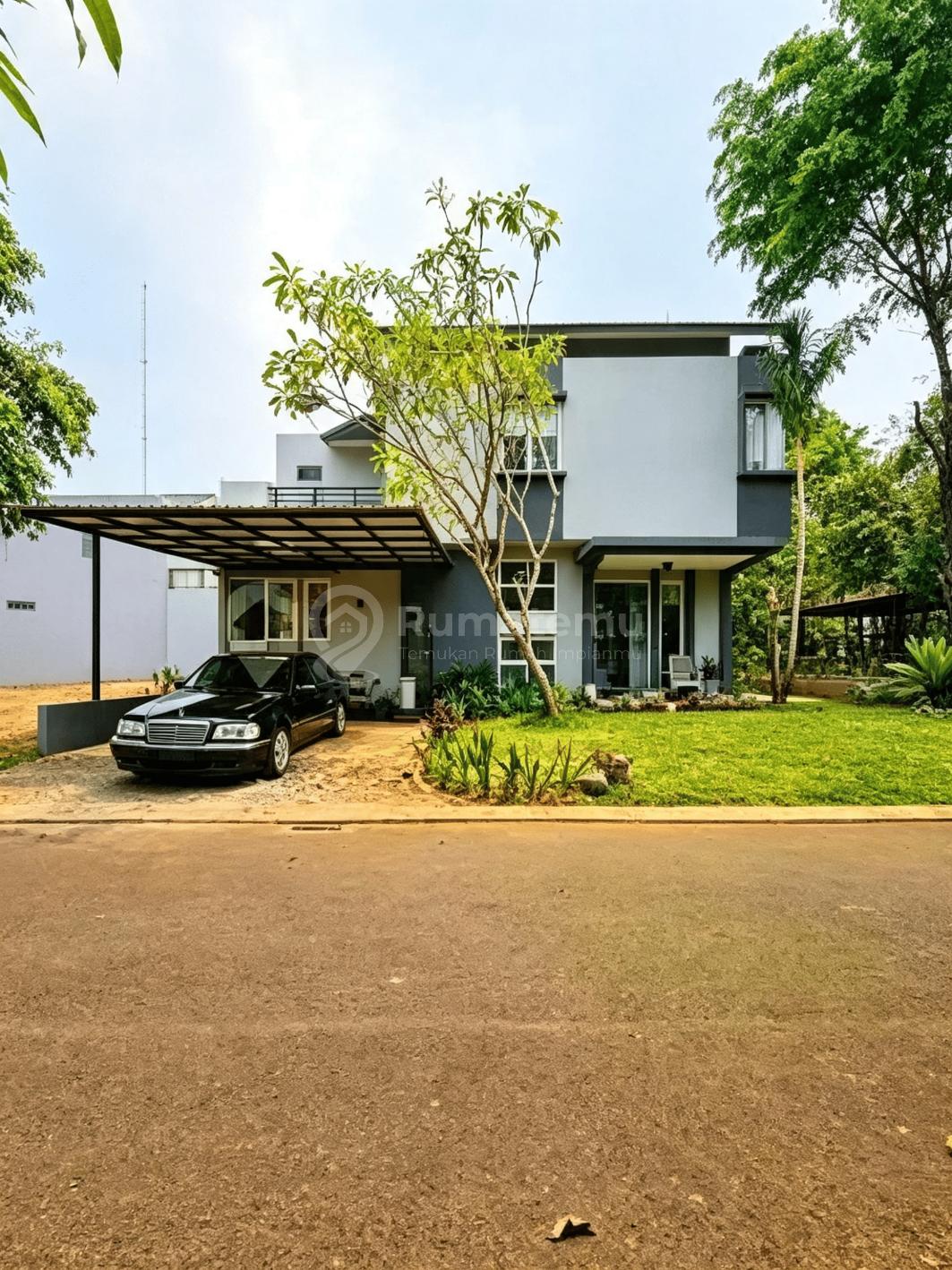 Rumah Cantik 2 Lantai Strategis Dekat Stasiun