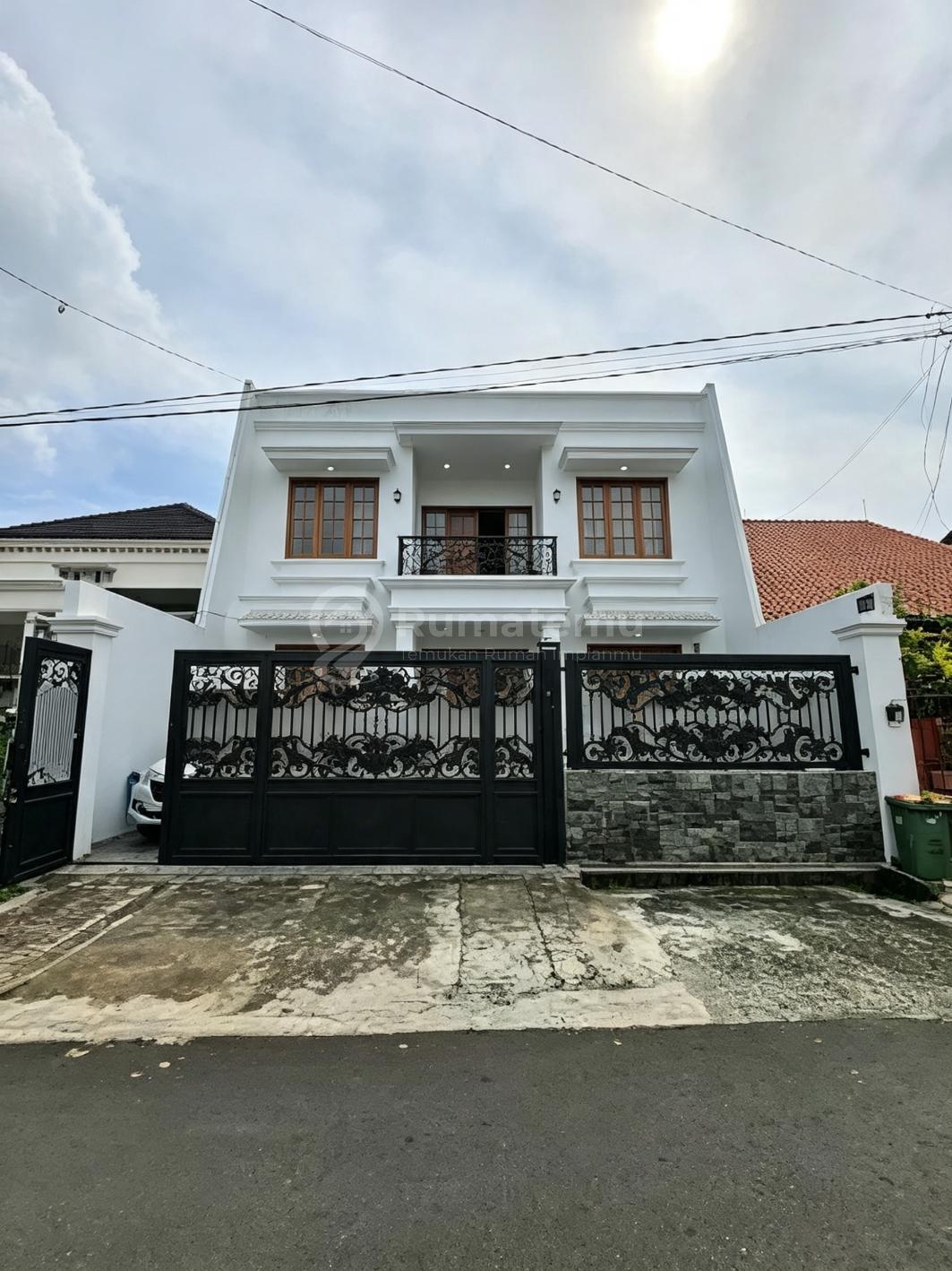 Rumah Mewah Jalan Lebar di Pondok Bambu