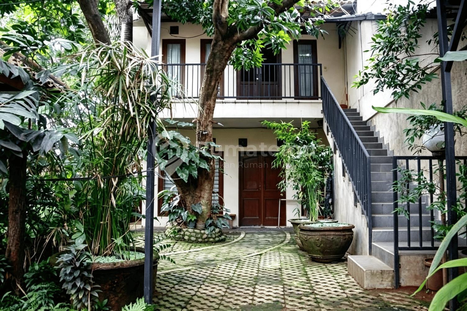 Jual rumah minimalis dan asri yang sangat luas di Pondok Labu, Cilandak, Jakarta Selatan