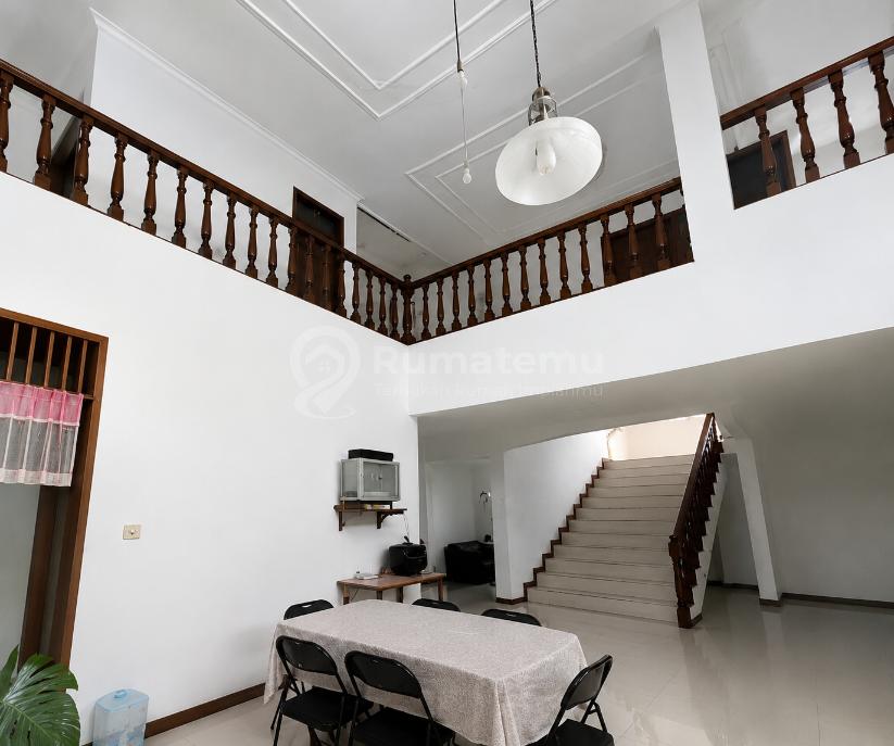 Rumah Pinggir Jalan Utama Lebak Bulus Jakarta Selatan