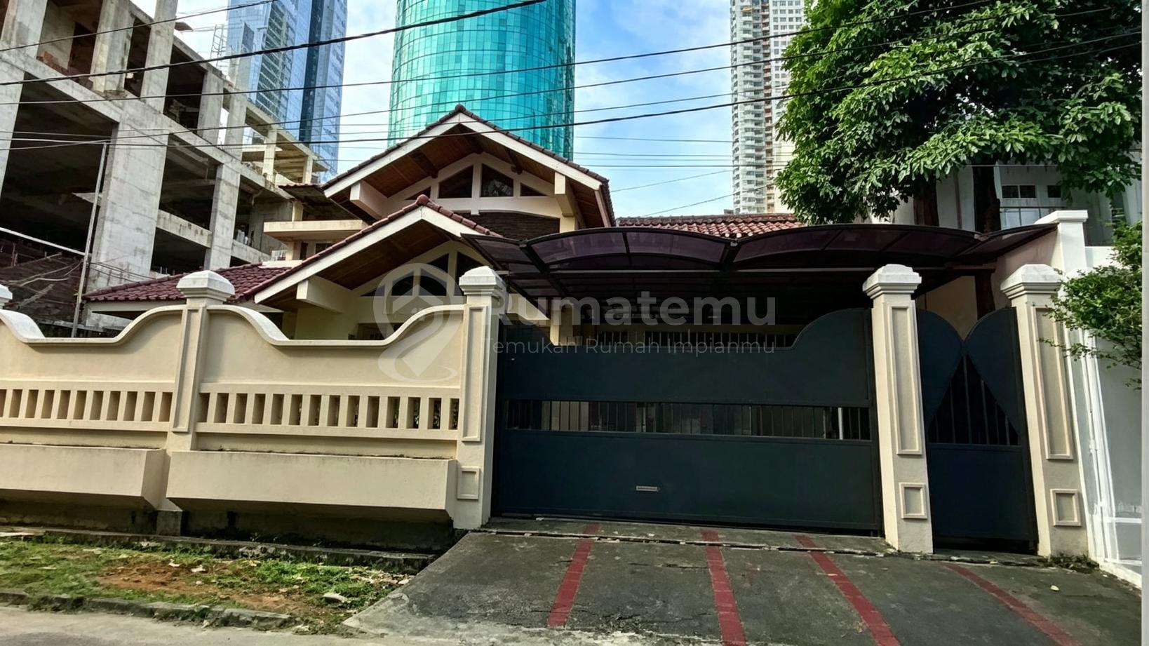 RUMAH DI KUNINGAN JAKARTA SELATAN