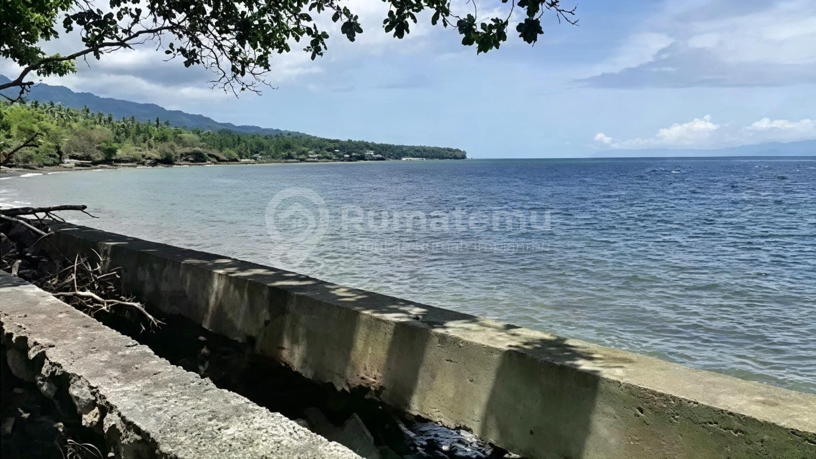L-1057 Amazing Beachfront Land Near Taman Ujung Royal Palace