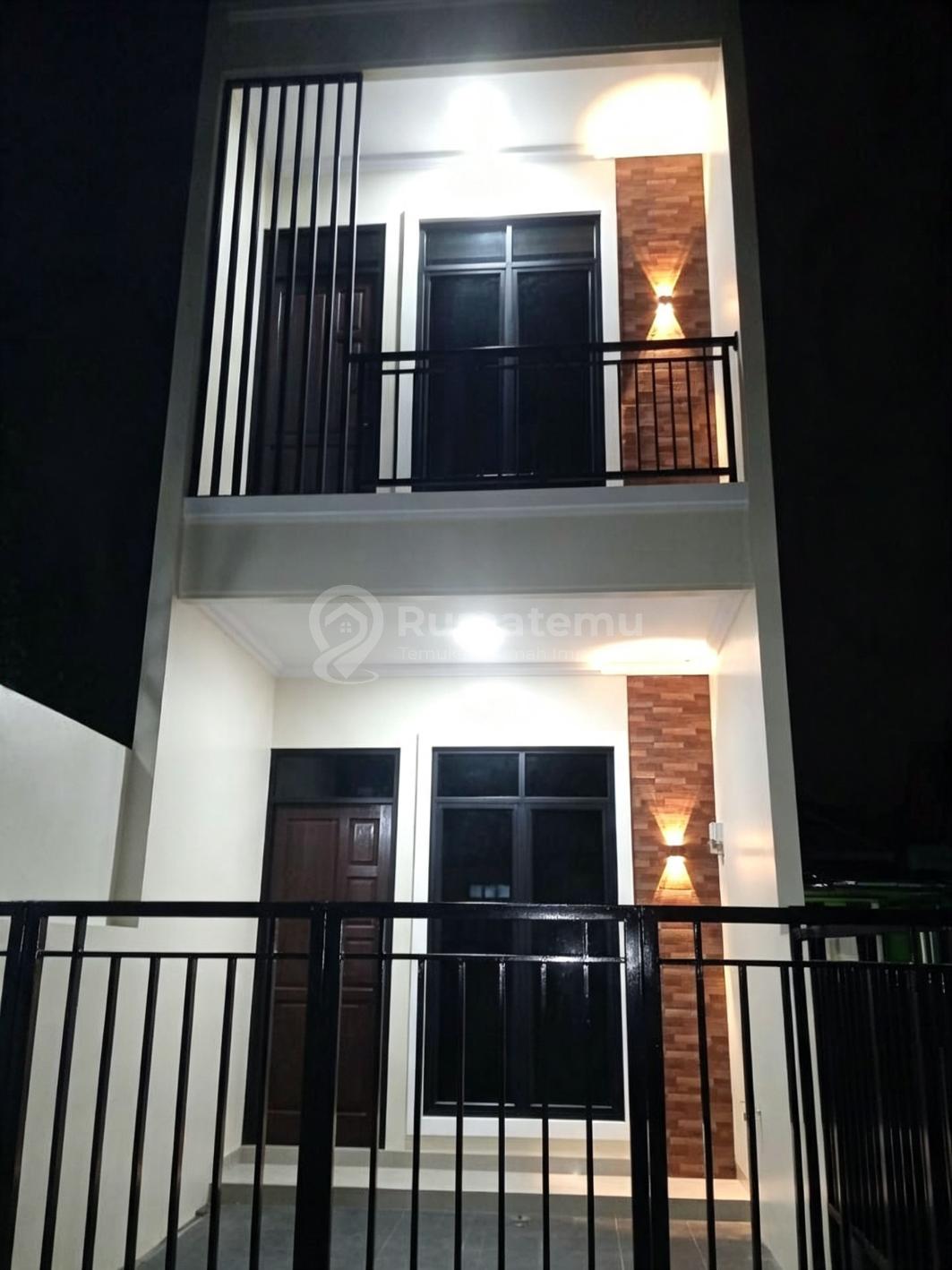 Jual rumah barun 2 lantai minimalis dan modern di area Perum Graha Raya, Pondok Kacang Barat