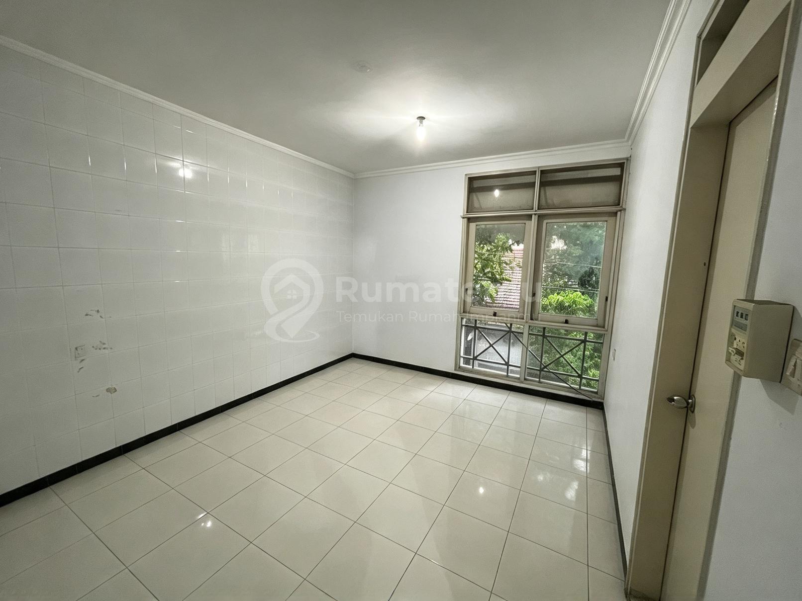 Dijual Rumah 4 BR Siap Huni di Semarang Jawa Tengah