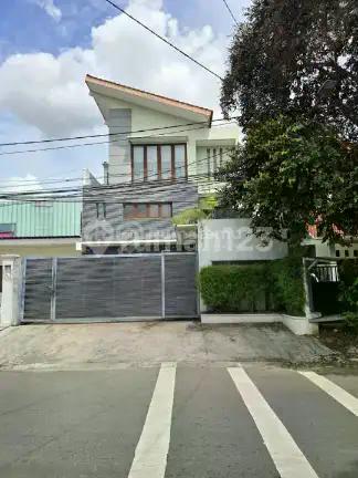 Rumah Second Samping Jalan Besar di Rawamangun