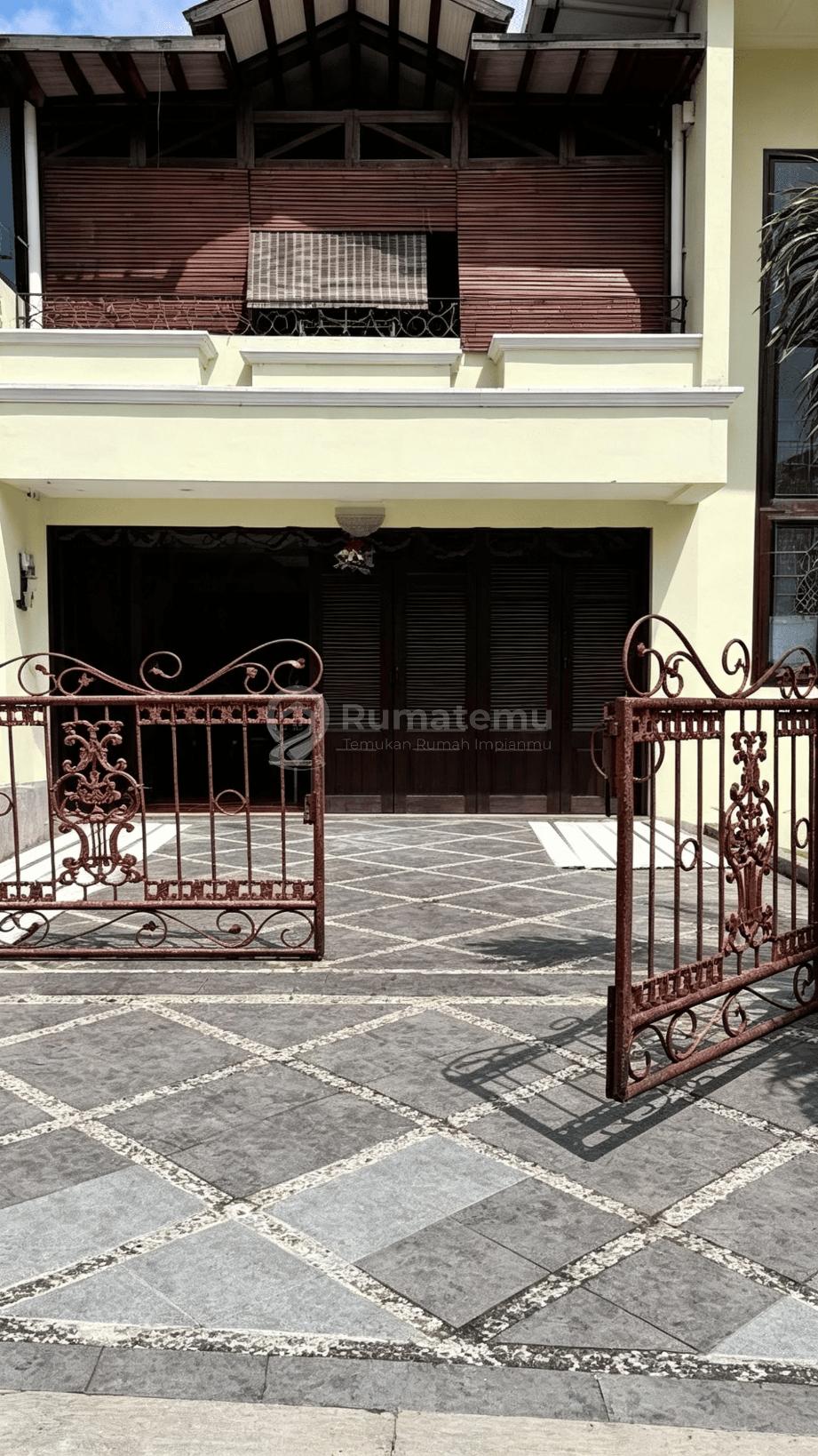 Dijual Rumah Megah Semi Furnish 2 Lantai Harga NJOP Puri Cinere Depok