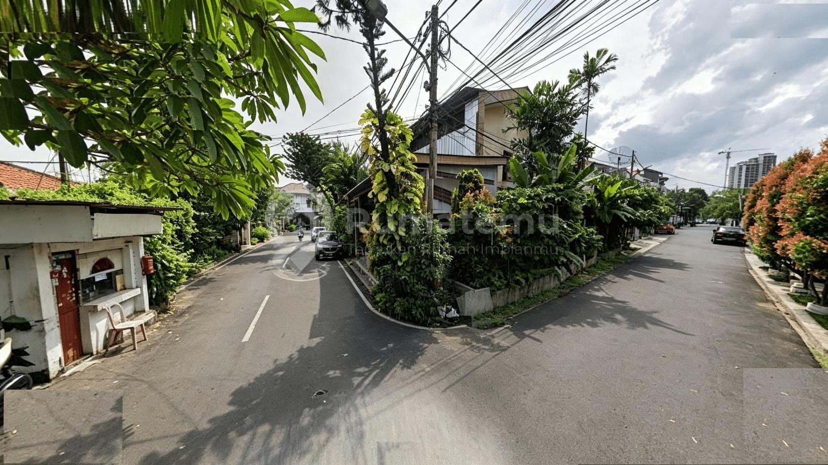 Dijual tanah hunian bonus rumah lama luas dalam perumahan di Cempaka Putih