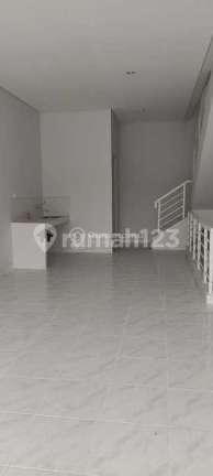 Ruko Samping Jalan, Cocok Buat Invest, Gading Serpong