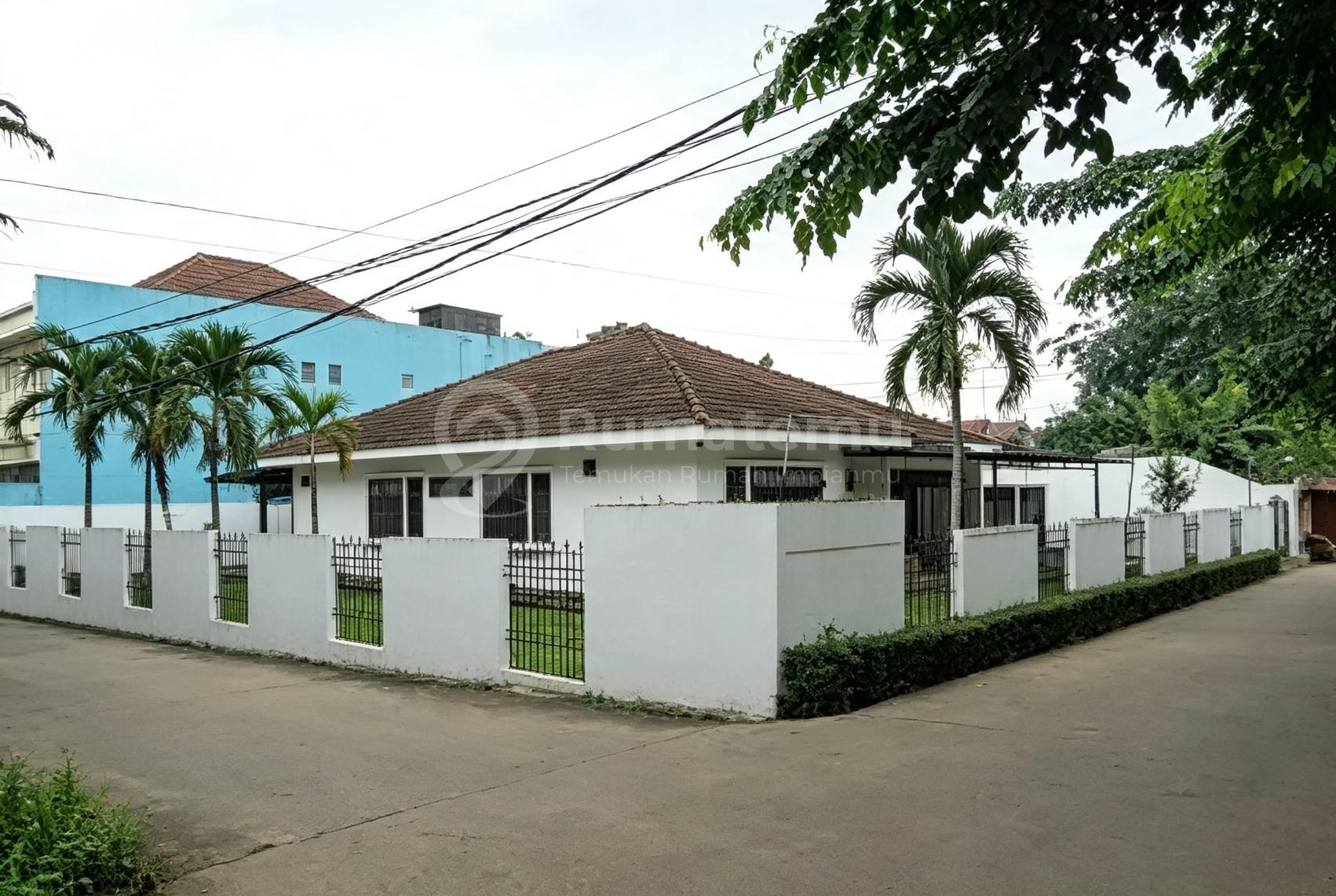 Dijual Rumah Luas Dengan Harga Menarik Di Deplu Pondok Aren