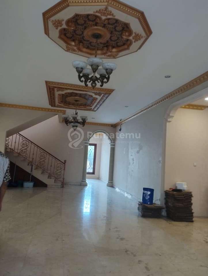 Dijual rumah mewah cantik terdapat taman yang luas di Bintaro, Pesanggrahan, Jakarta