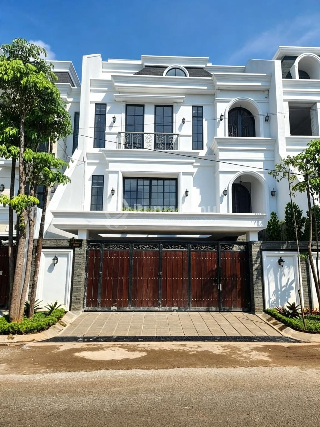 Dijual rumah Brand New Desain Europa Classic by Emporio di Adiyaksa, Lebak Bulus, Cilandak