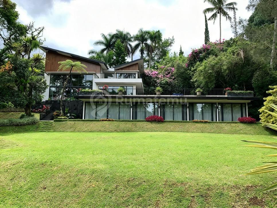Dijual Villa Bangunan Minimalis di Aliri Mata Air Cisarua