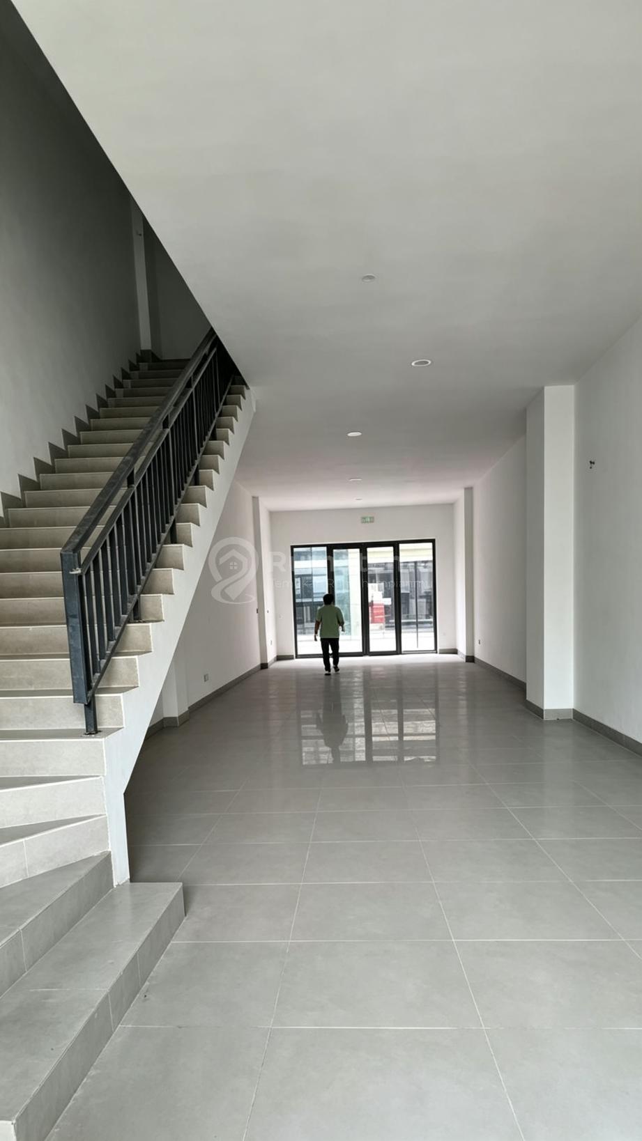 Rukan (Rumah Kantor) Osra Pik 2