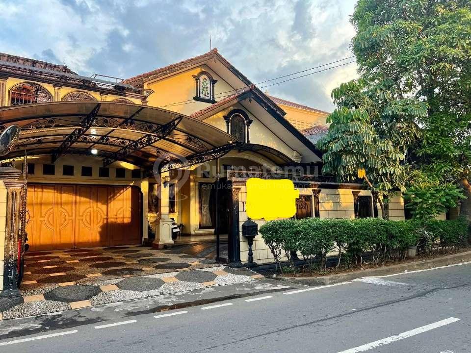 Dijual rumah dengan swimming pool Bebas Banjir Sangat nyaman  di area Duren Sawit