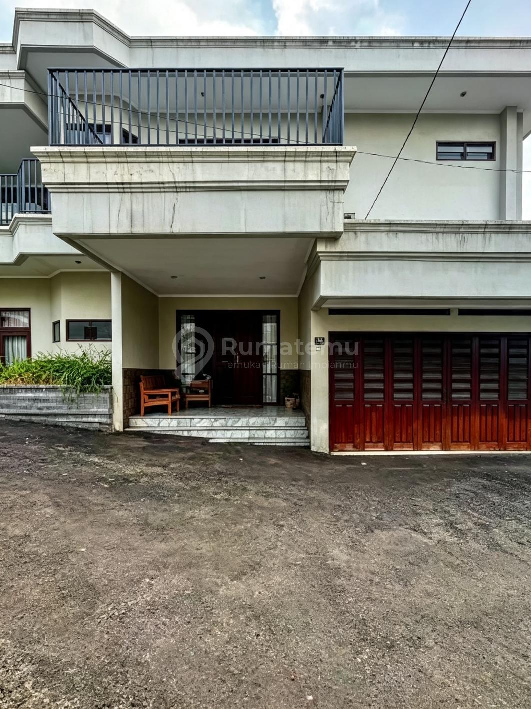 Rumah Secondary Dalam Eksklusif Townhouse