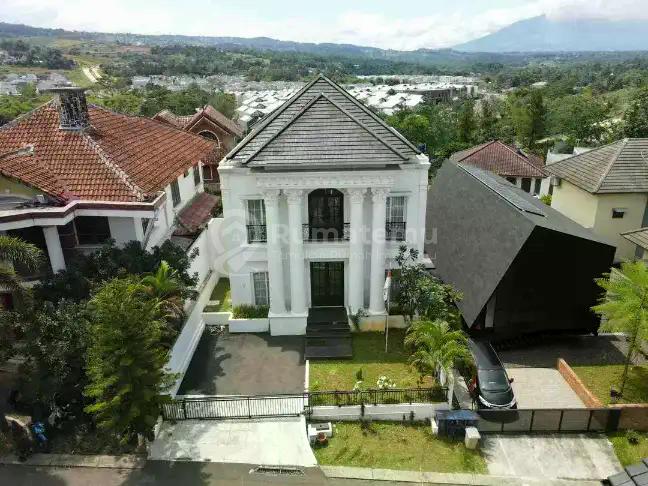 Rumah Classic SHM Private Pool 3 Lantai Furnish ada Rooftop Best View Pegunungan Sentul City, Bogor