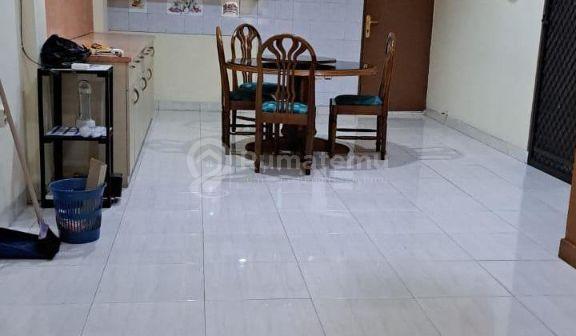 Taman Surya 3, Pegadungan, Kalideres, Jakarta Barat..Disewakan Rumah 2 Lantai, KT 3 + 1, KM 3+ 1, Siap Huni, Harga Rp 85 Juta Per Tahun Nego.-M3o926t | Rumah123