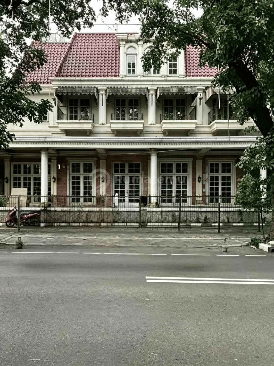 Gedung Hook Lokasi Premium Cocok untuk Usaha di Kebayoran Baru