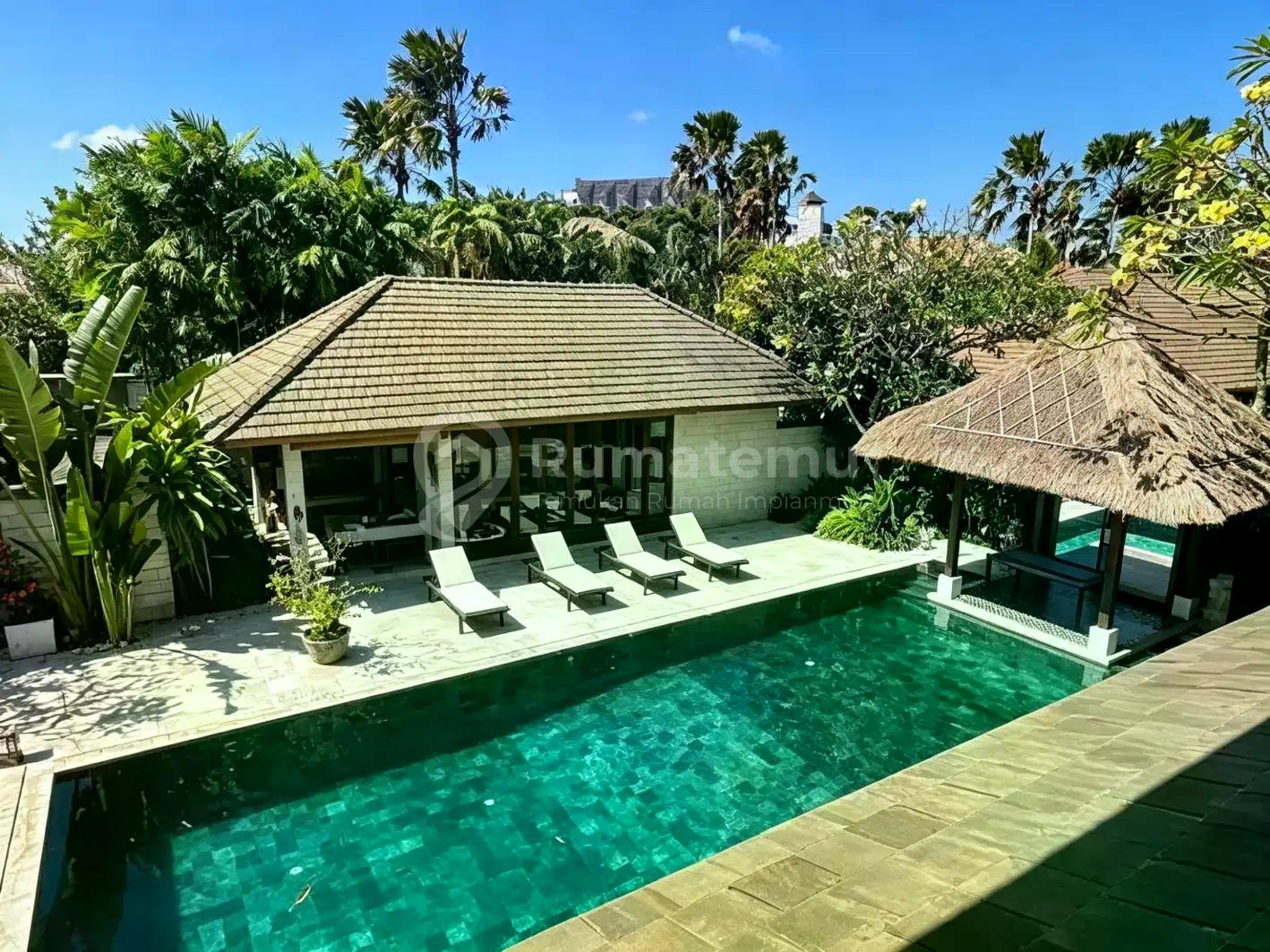 Rv-2797 Luxury Freehold Three Bedroom Villa For Sale