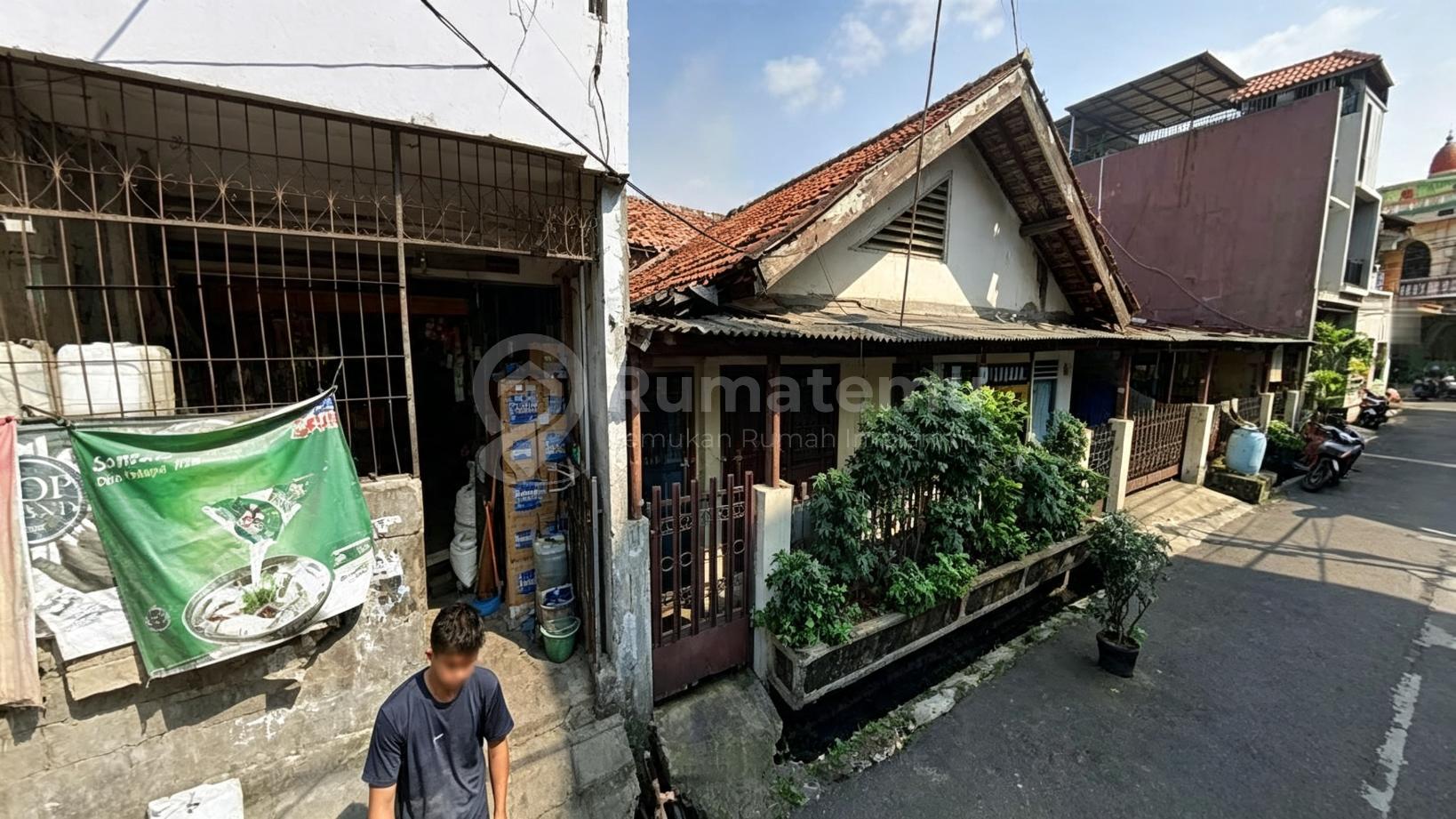 Dijual tanah hunian Diatasnya ada rumah tua di area Menteng Atas, Setiabudi, Jakarta