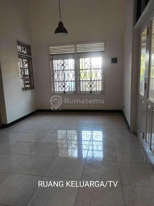 DIJUAL: Rumah Posisi Hook Luas 260m² di Cireundeu, Kawasan Tenang & Strategis Perbatasan Jaksel
