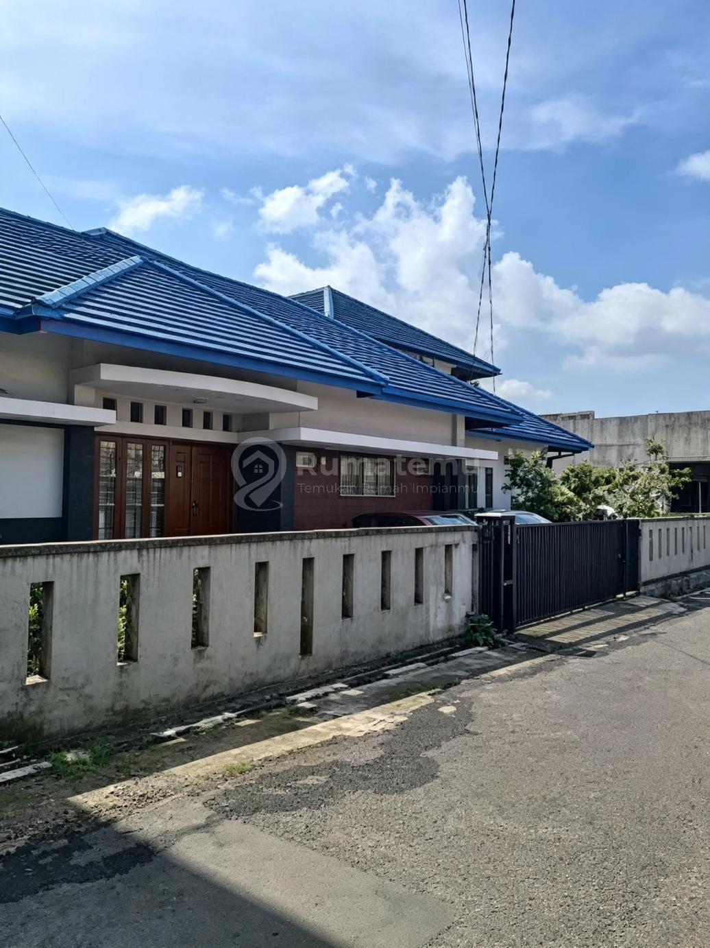 Rumah Besar Hook di Sayap Pasteur Bandung, Strategis Harga 9 Miliar