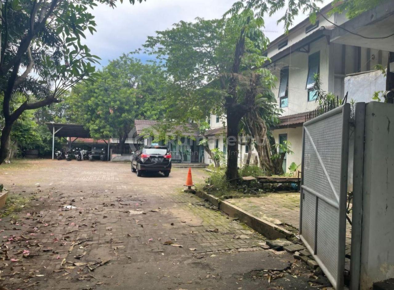 DIJUAL  SEBUAF OFFICE TUA HITUNG TANAH KEBAYORAN BARU