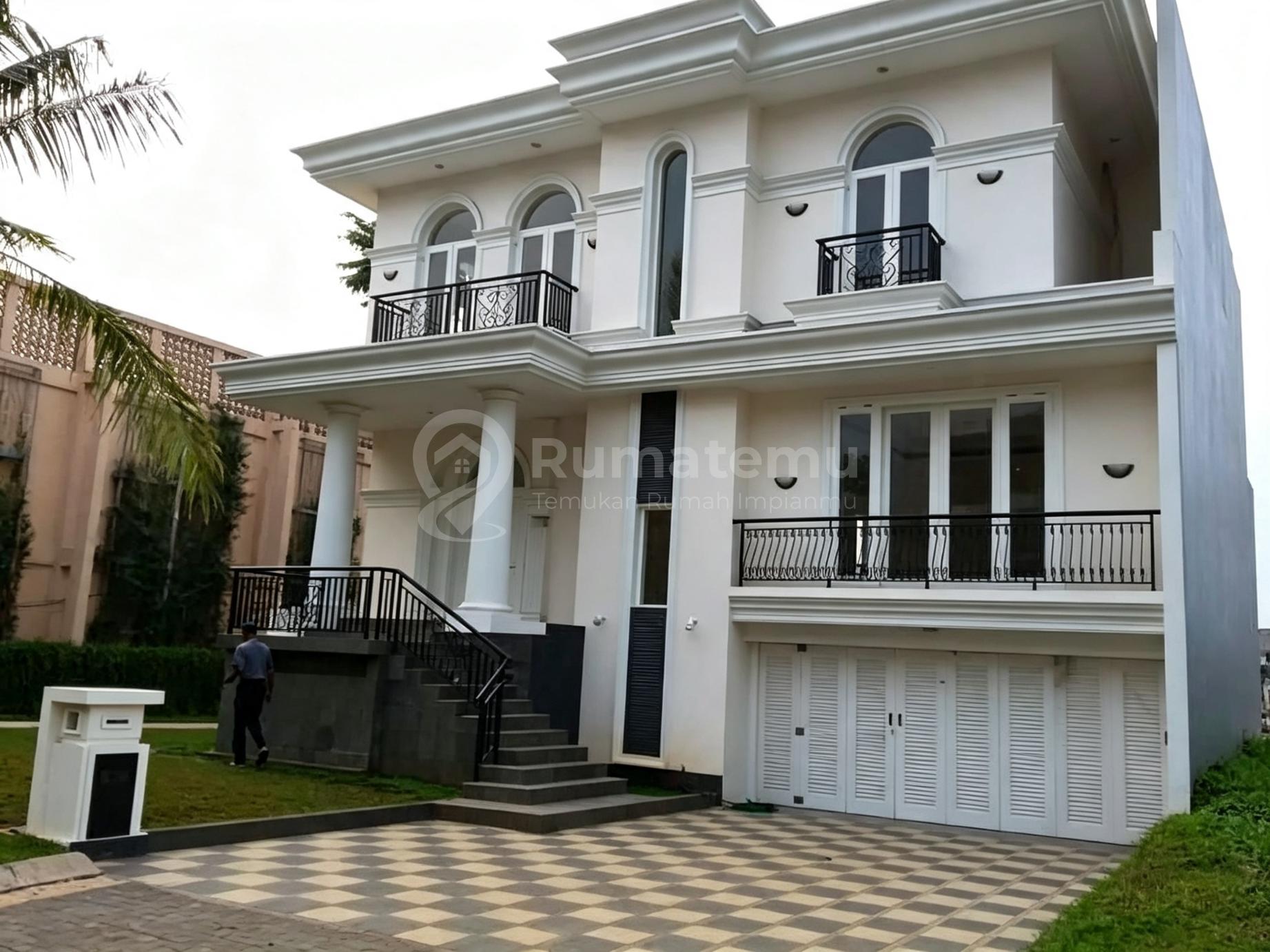 Rumah minimalis ada kolam renang saerah strategis Bagus