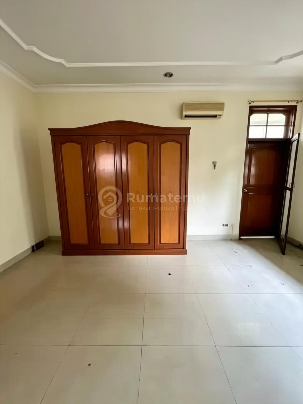 Dekat Sekolah Bakti Mulya, Dijual Rumah Lama di Pondok Indah Jakarta Selatan