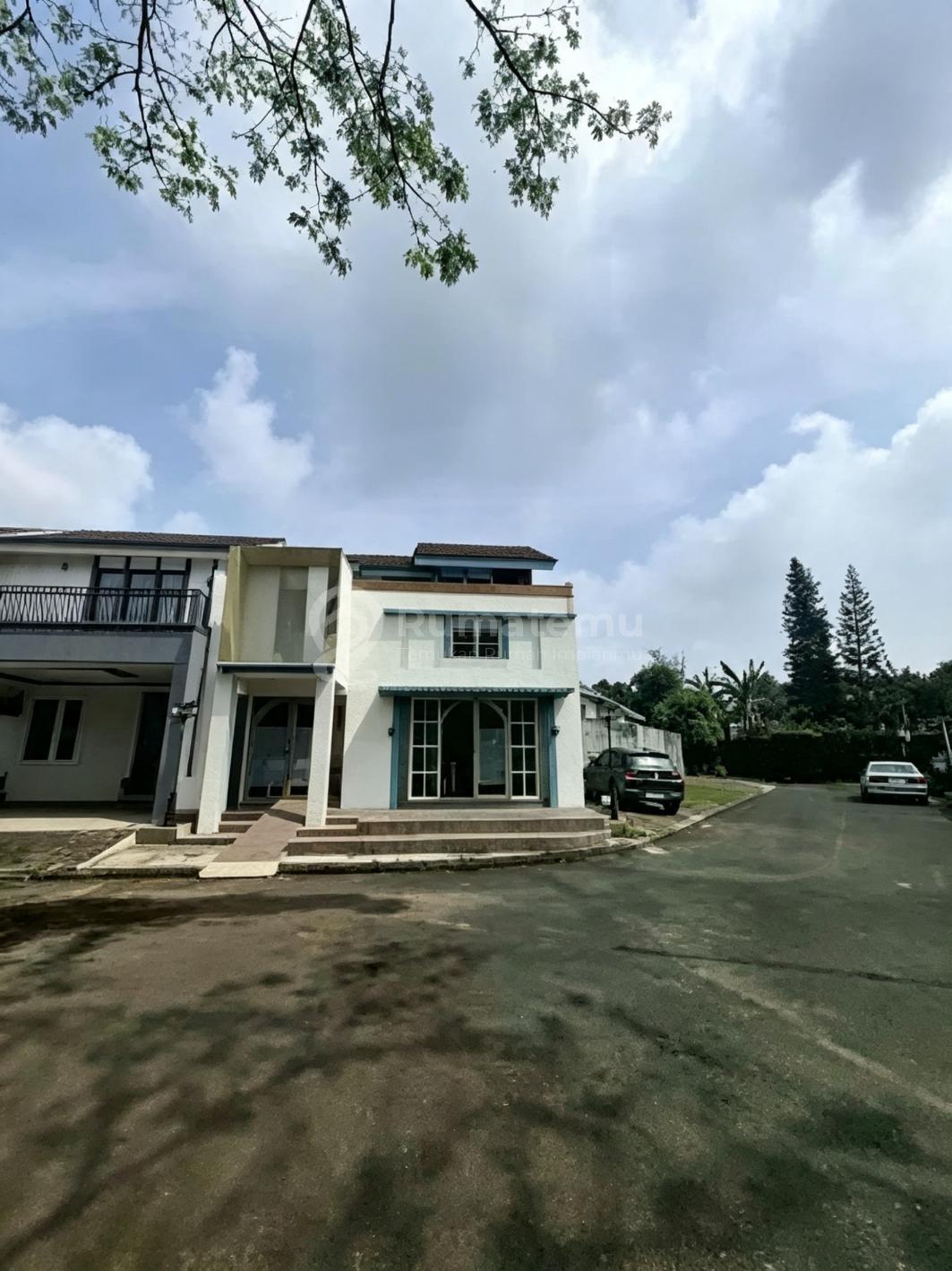 Rumah Secondary Tanah Luas di Legenda Wisata