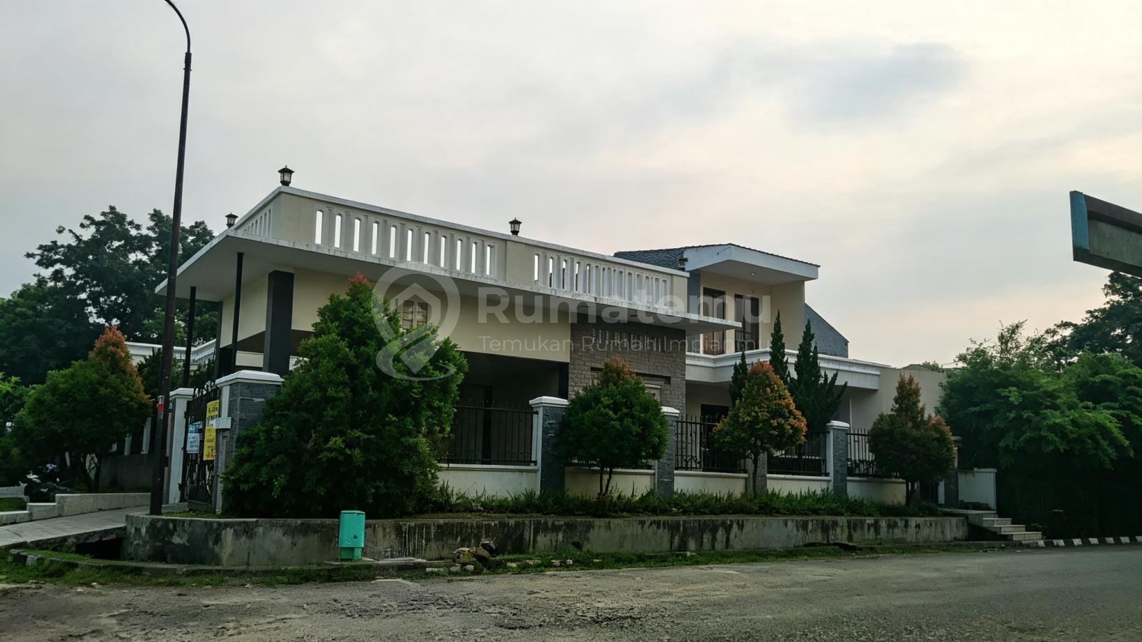 Di Jual Rumah dekat Mall dan Tol di Palem Semi Karawaci Tgr