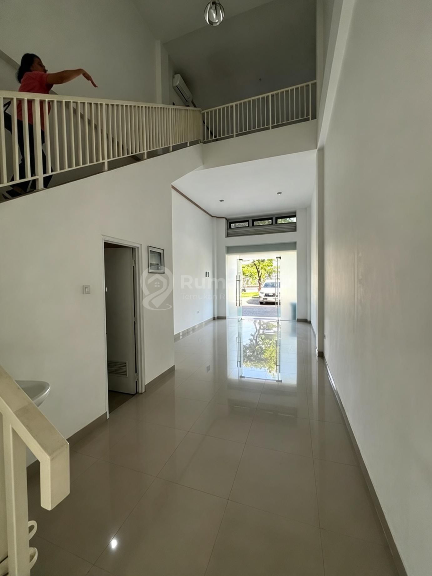 Ruko Citra 8 Blok J, Pegadungan, Kalideres, Jakarta Barat..Disewakan Ruko 1.5 Lantai, Kamar Mandi 1, Air Pam ,Hadap Tenggara, Listrik Token 4.400 Watt.-M3l0926.kh