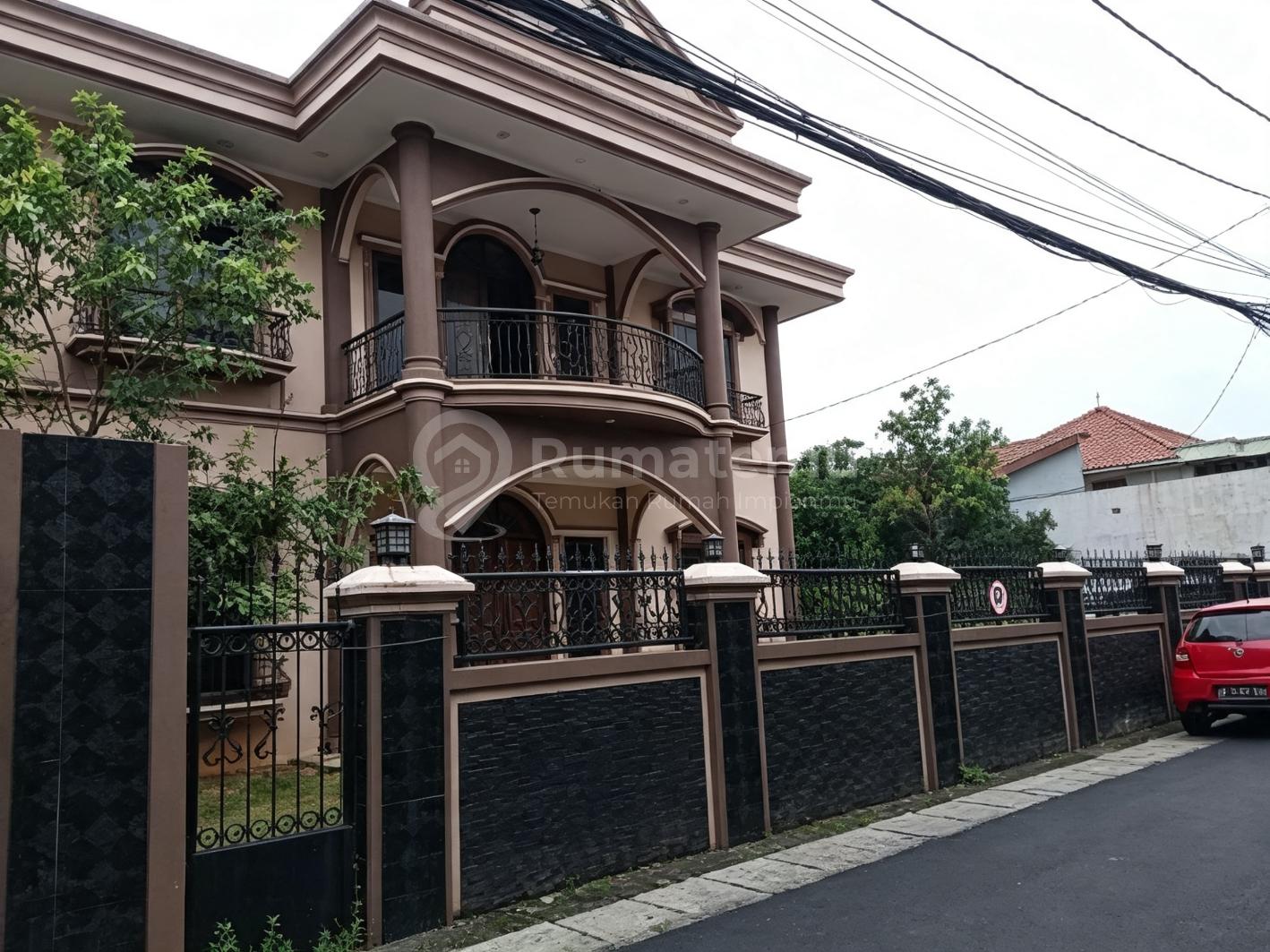 Dijual rumah mewah Akses jalan 3 mobil dalam perumahan di area Kayu Manis, Utan Kayu Selatan
