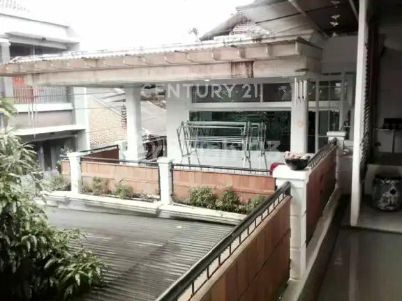 Rumah Hook Lega 7 Kamar Tidur dan Siap Huni di Klender