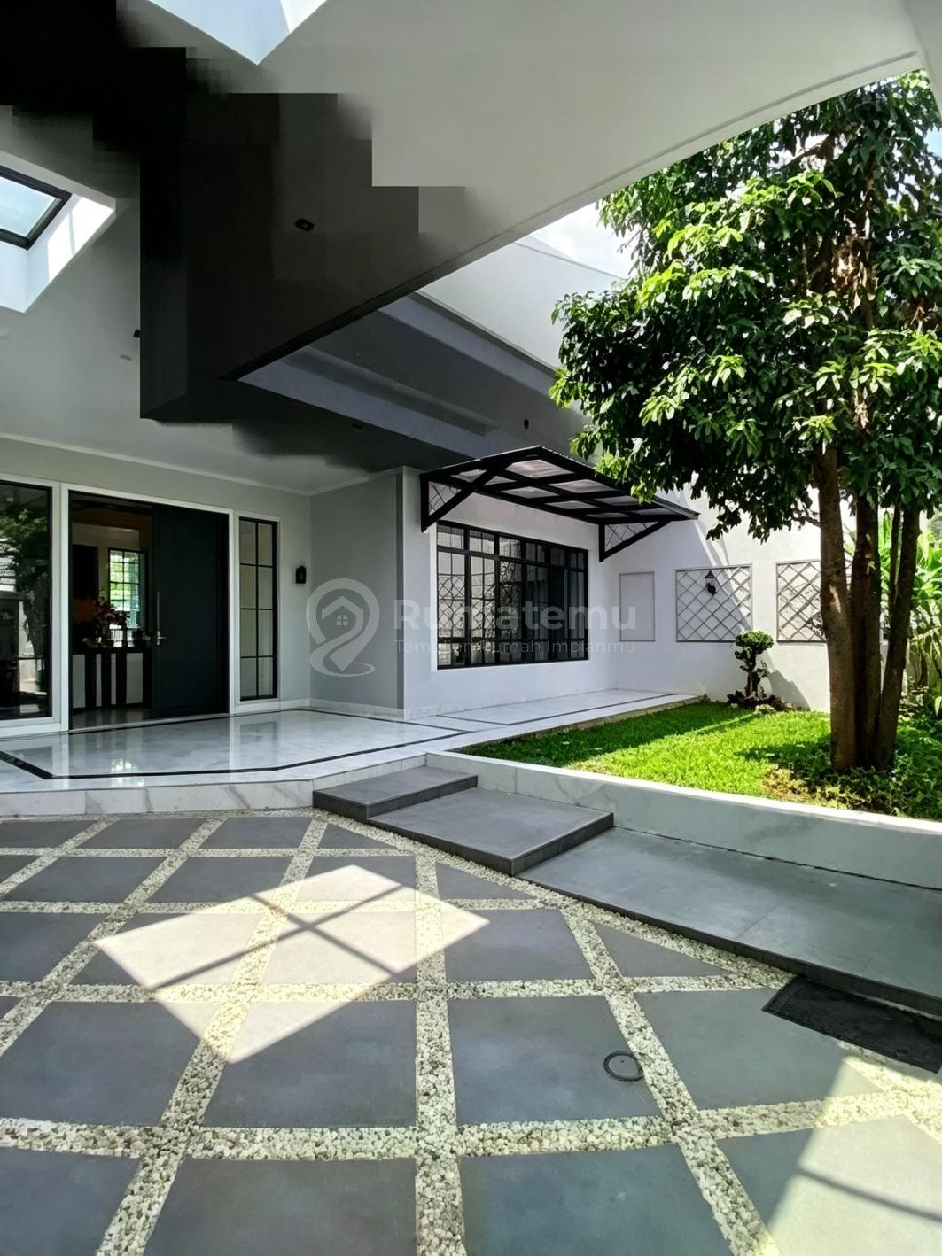 Rumah Baru American Classic Siap Huni di Cilandak