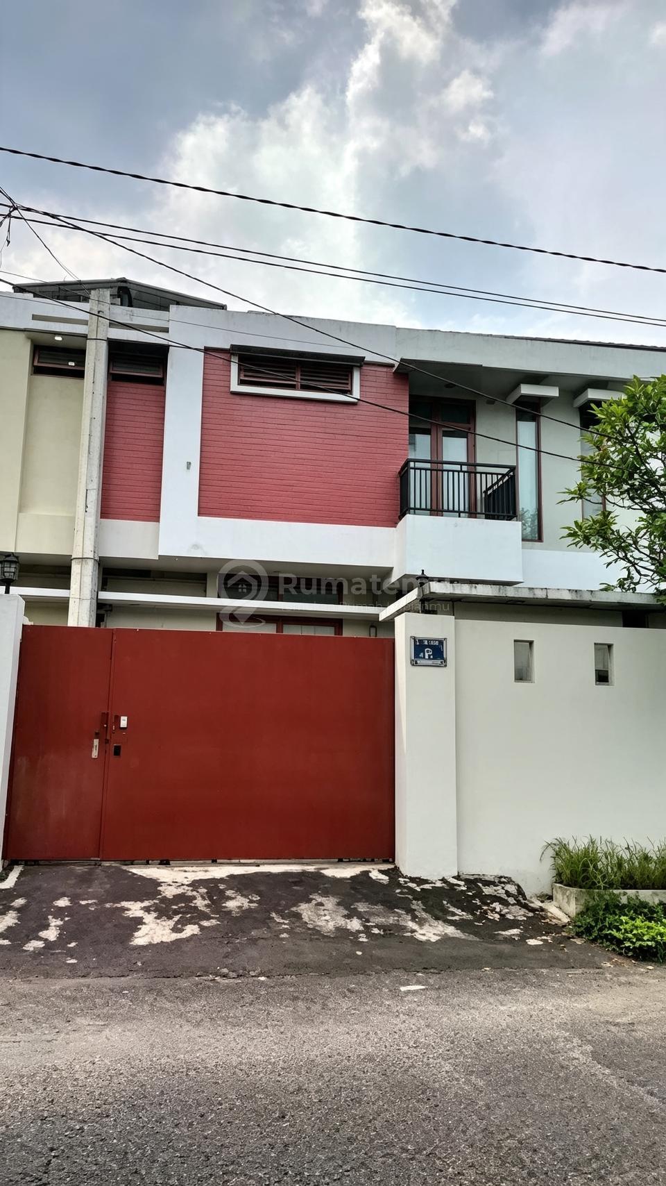 Lokasi Strategis, Disewakan Rumah Siap Huni di Kemang Jakarta Selatan