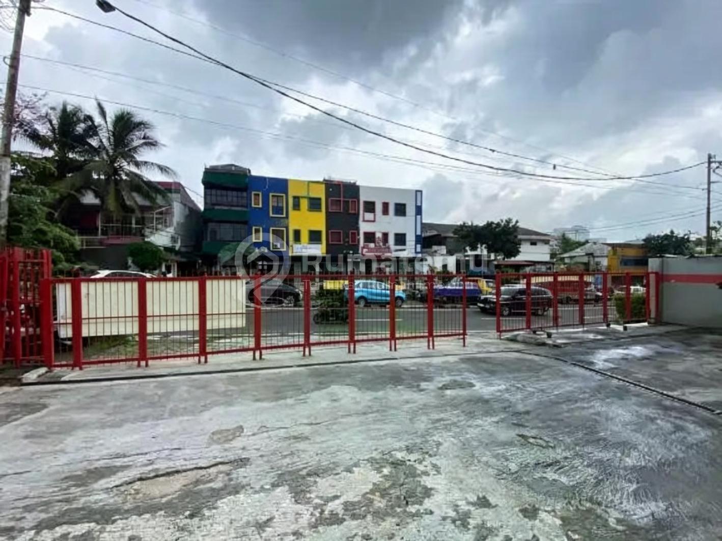 Tempat Usaha Cuci Mobil /Carwash Depan Jalan Utama 2 Arah Kemanggisan Jakarta Barat