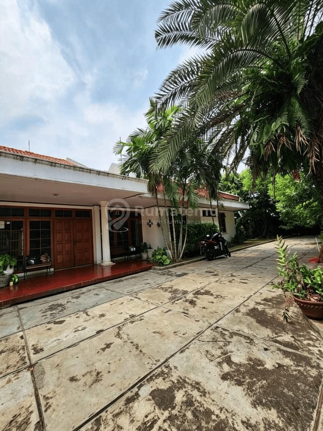 Dijual Rumah lama Bentuk tanah kotak di Lebak Bulus, Cilandak, Jakarta Selatan
